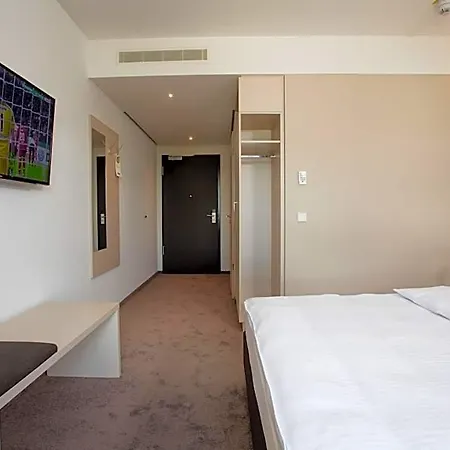 Hotel Am Campus 4*