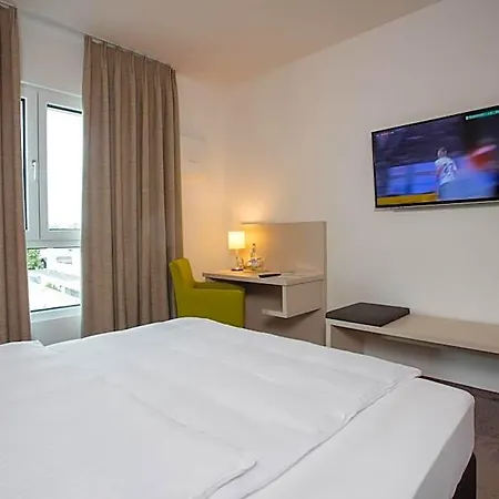 Am Campus Hotel 4*