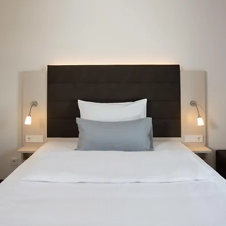Am Campus 4*